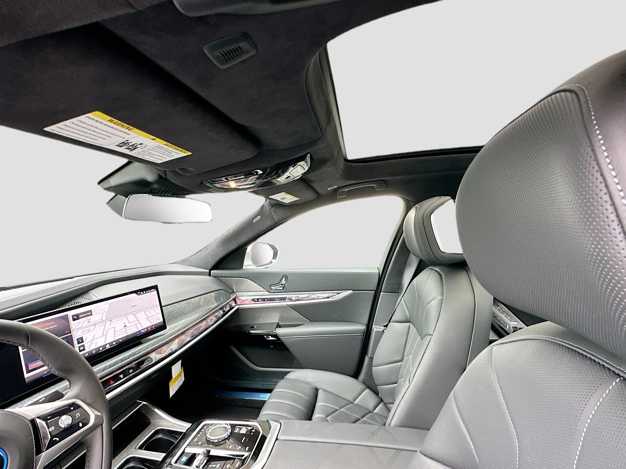 2025 BMW i7 50 - Photo 17