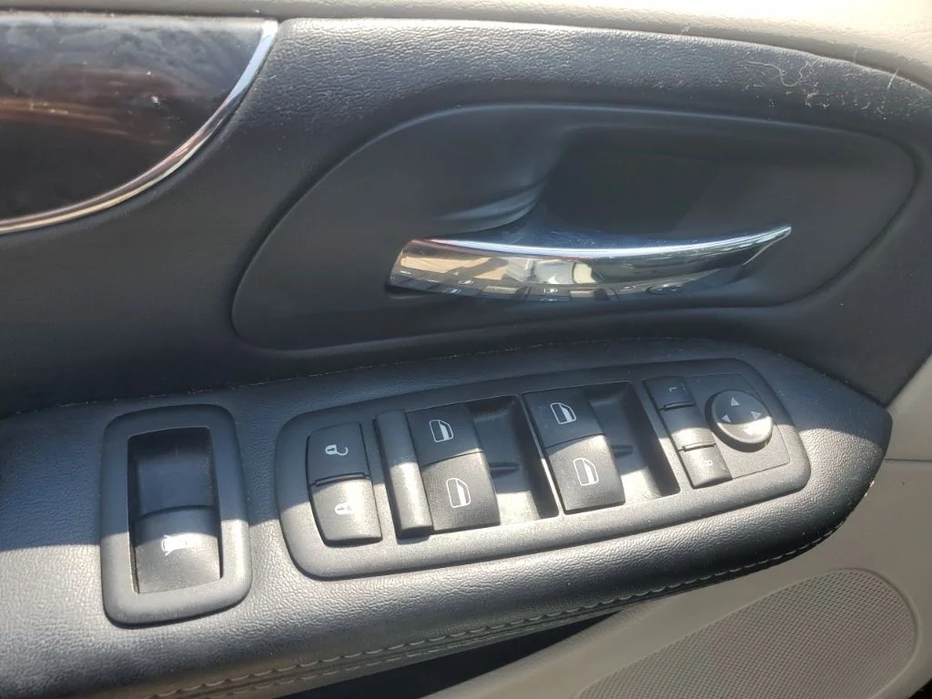 Used 2016 White Chrysler Touring image 13