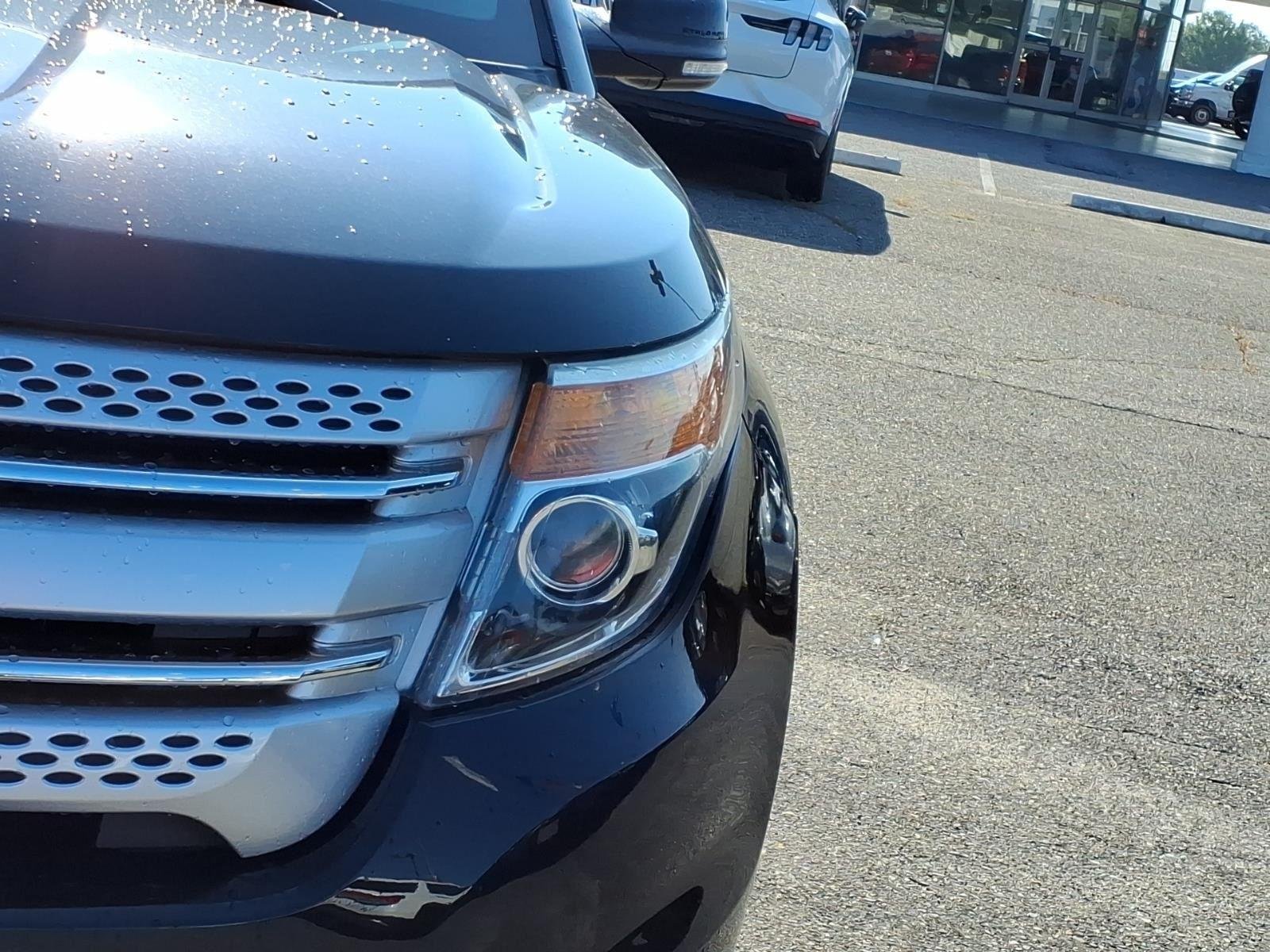 Used 2015 White Platinum Metallic Tri-Coat Ford XLT image 15