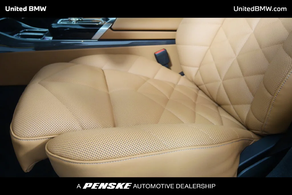 New 2026 Black Sapphire Metallic BMW 740i image 9