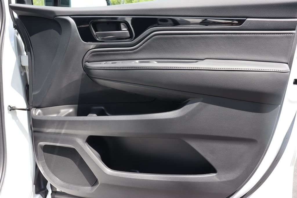New 2027 Platinum White Pearl Honda Touring image 21