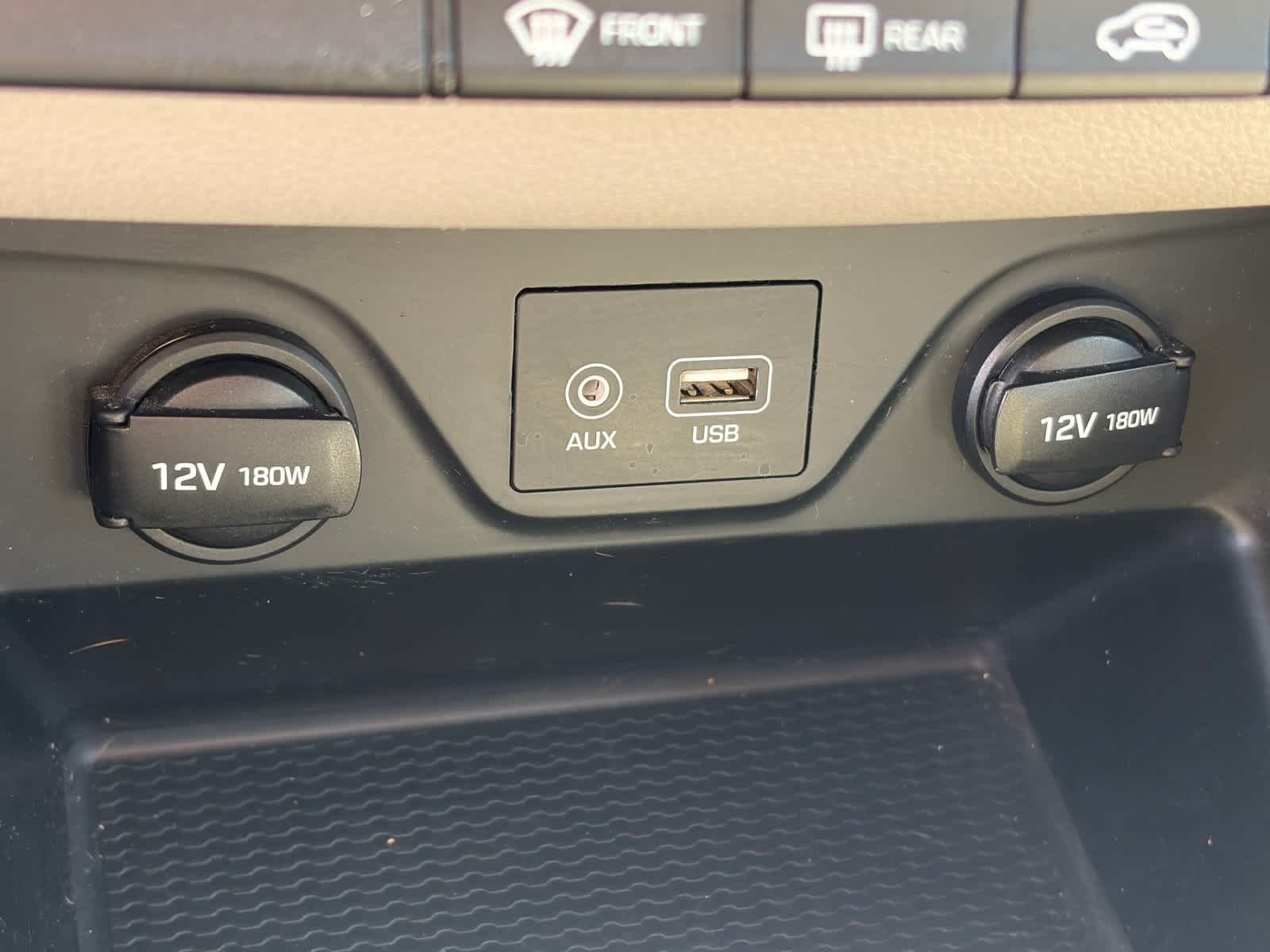 Used 2019 Molten Silver Hyundai SE image 16