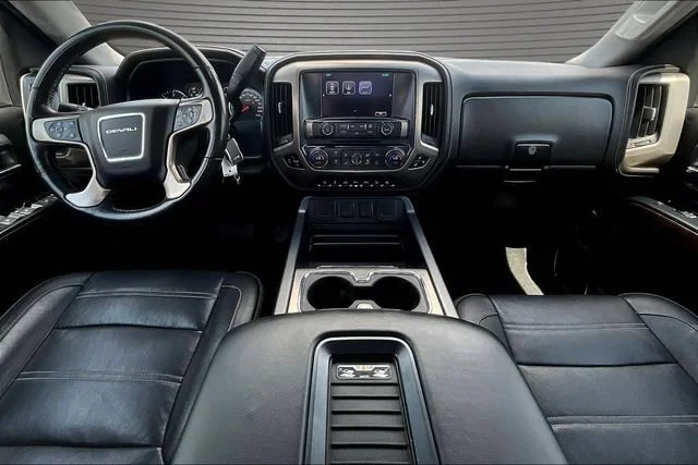 Used 2018 WHITE FROST TRICOAT GMC Denali image 8