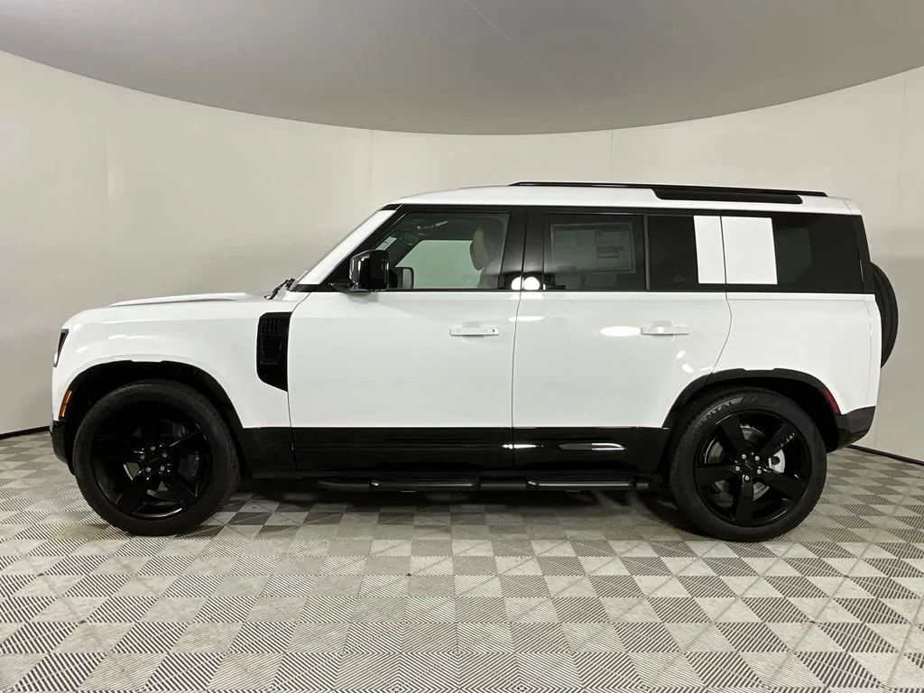 New 2026 Fuji White Land Rover X-Dynamic SE image 6