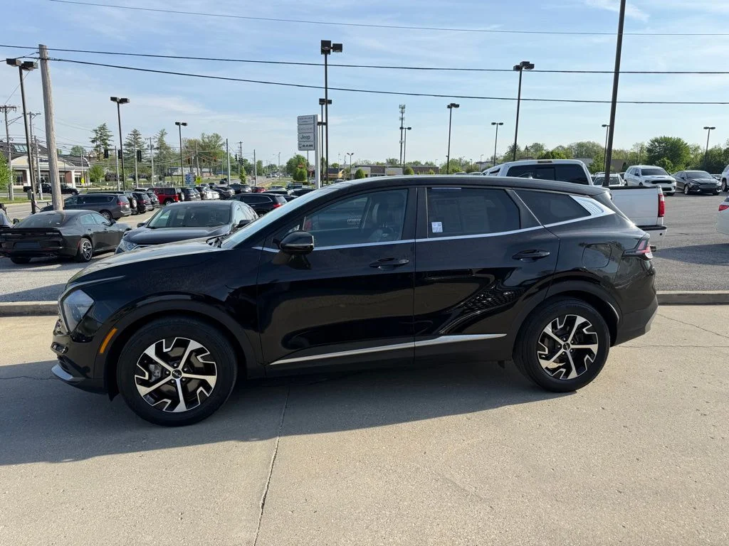 Used 2023 Black Kia EX image 9