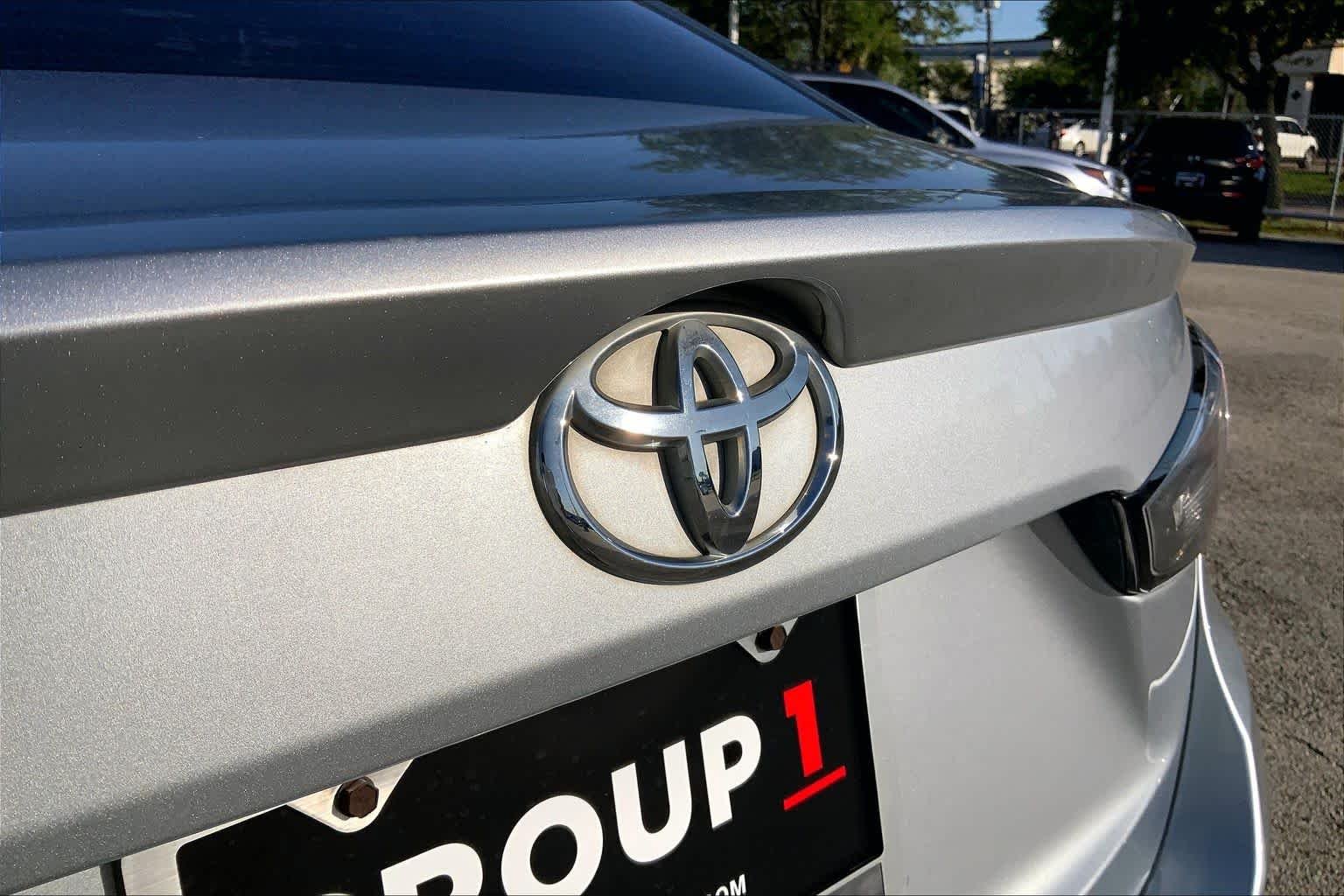Used 2019 Chromium Toyota LE image 10