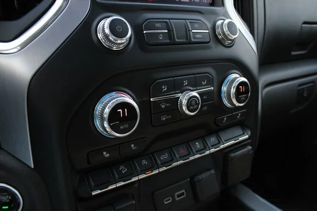 Used 2020 White GMC Elevation image 17