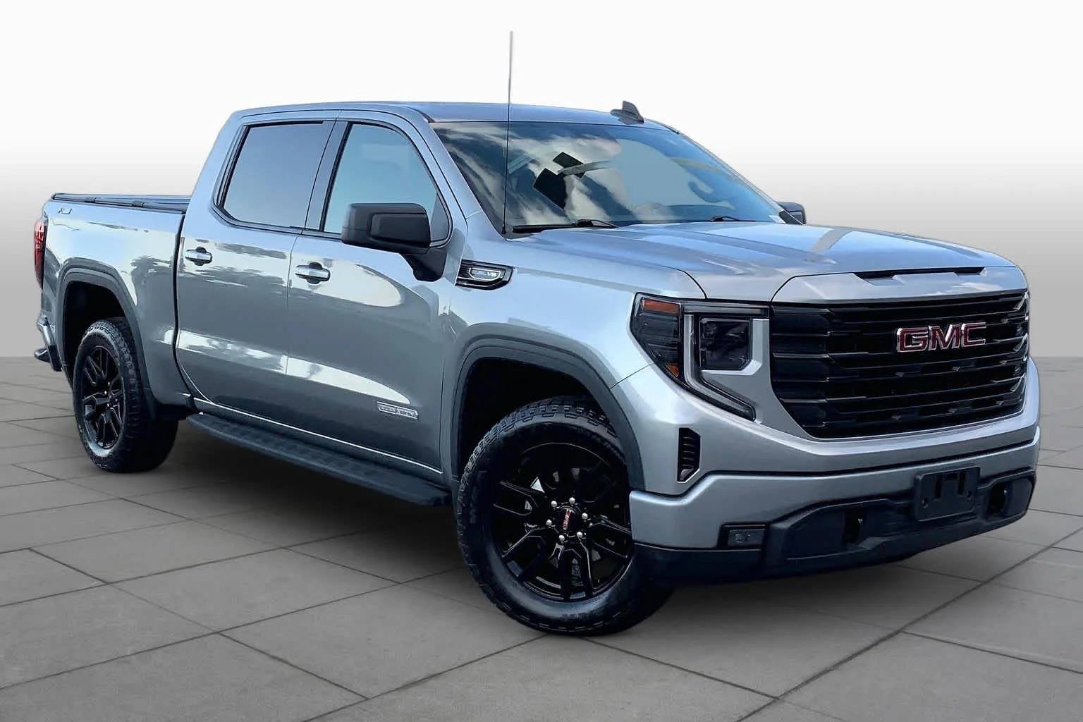 Used 2025 Sterling Metallic GMC Elevation image 3