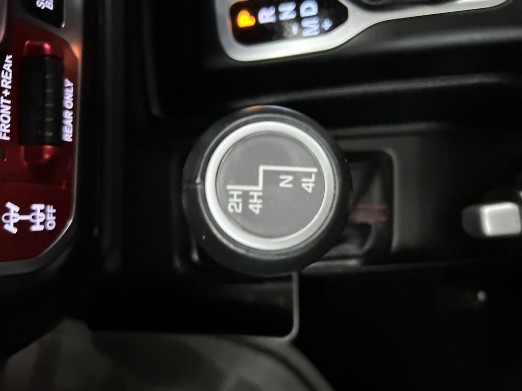 Used 2018 White Jeep Unlimited Rubicon image 30