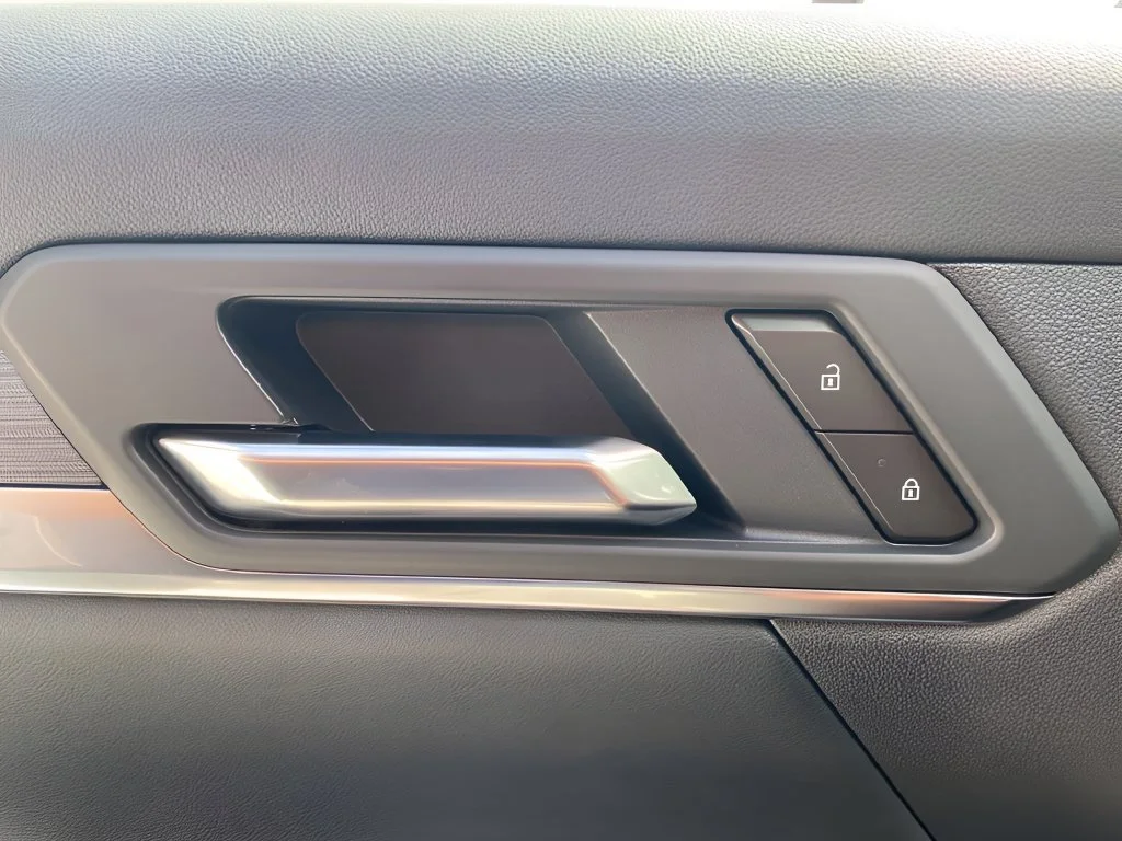 New 2027 Summit White GMC Elevation image 10