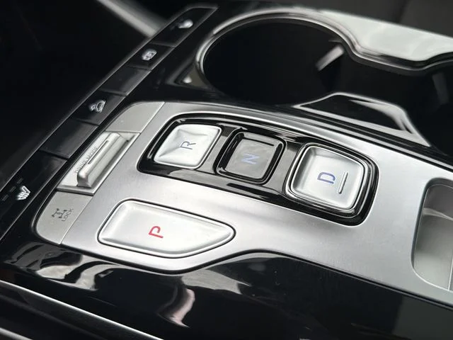 Used 2022 Gray Hyundai SEL Convenience image 19
