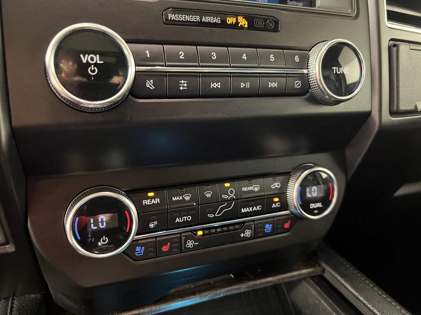 Used 2019 Ingot Silver Ford Limited image 27