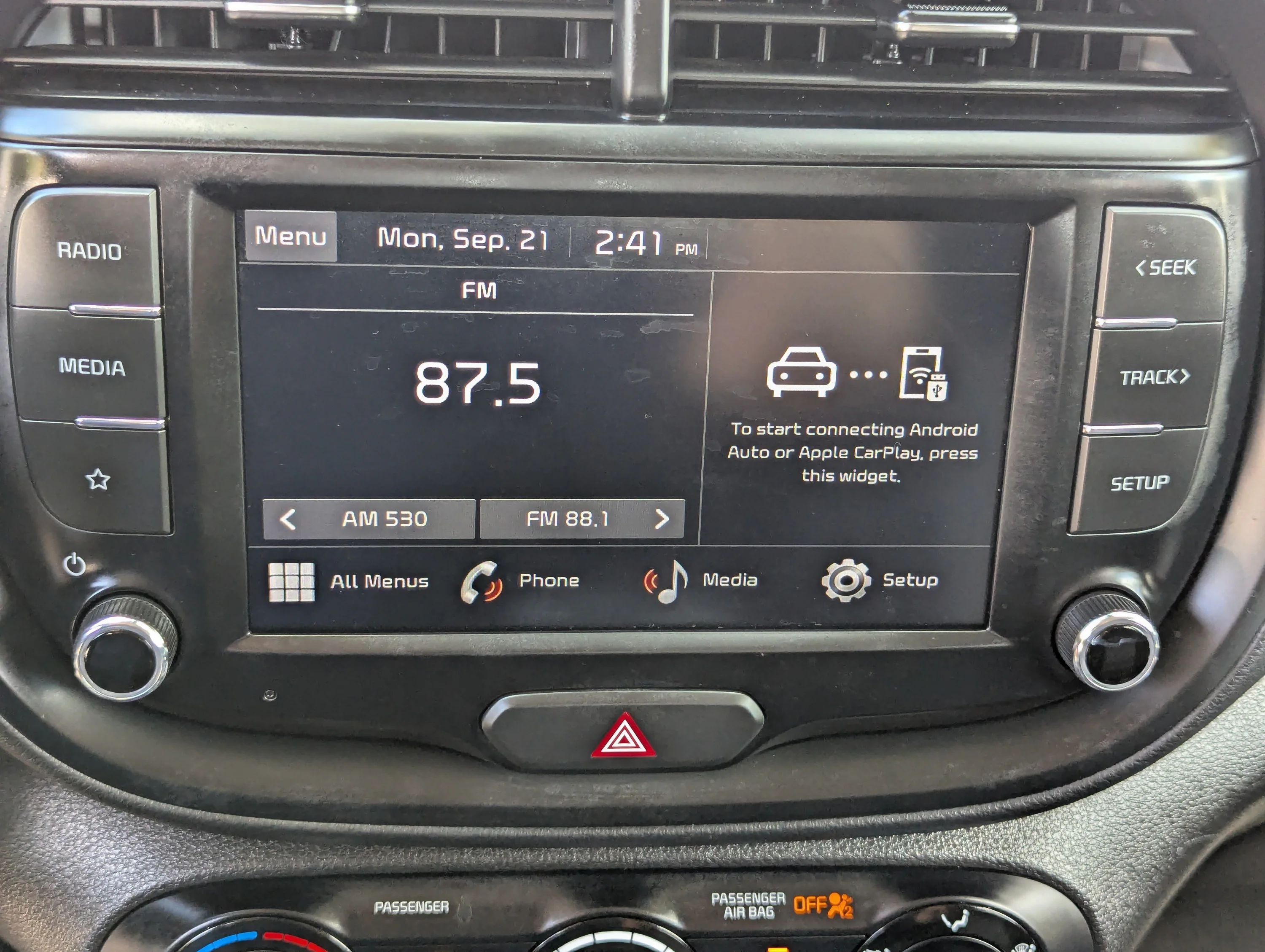 Used 2024 Snow White Pearl Kia LX image 31