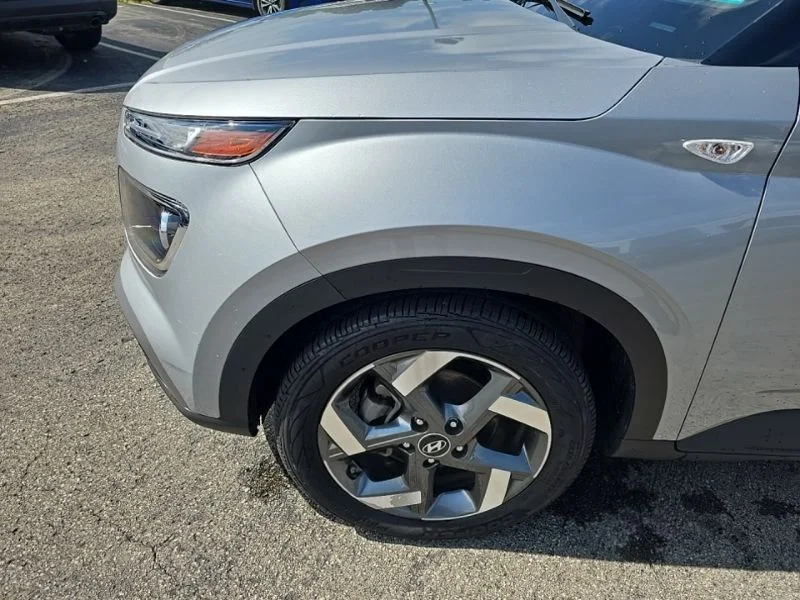 Used 2022 Silver Hyundai SEL image 10