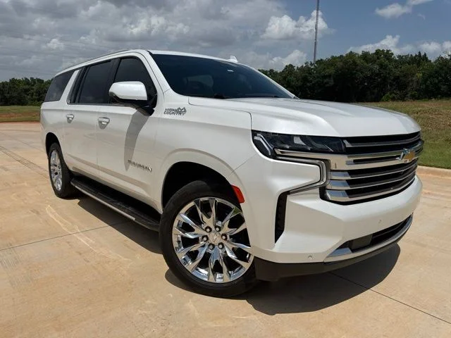 Used 2021 White Chevrolet High Country image 3