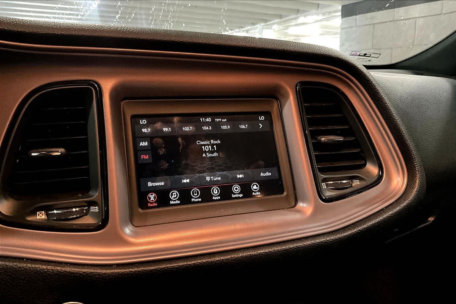 Used 2023 Granite Pearlcoat Dodge SXT image 33