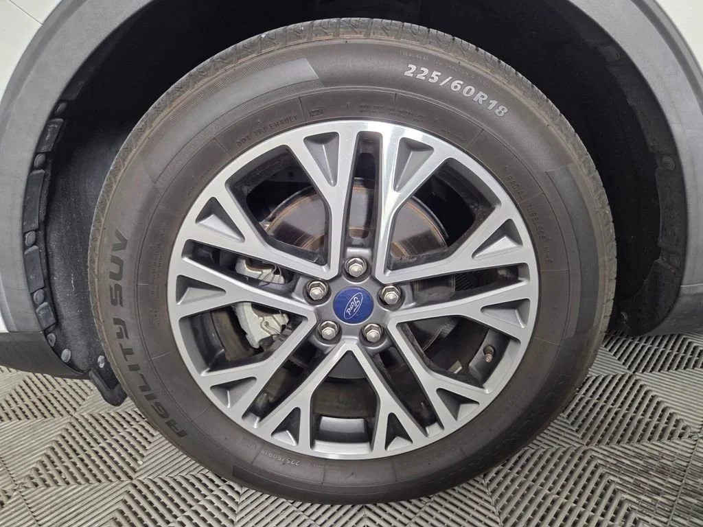 Used 2020 White Metallic Ford SEL image 8