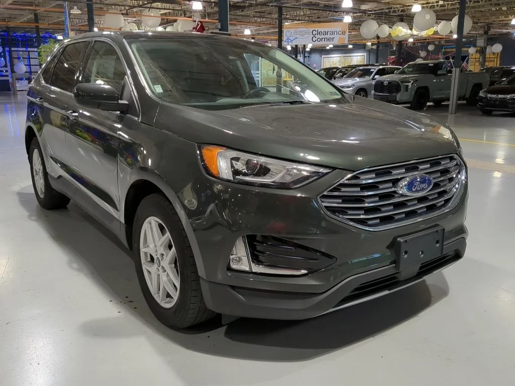 Certified Used 2022 Green Metallic Ford SEL image 5