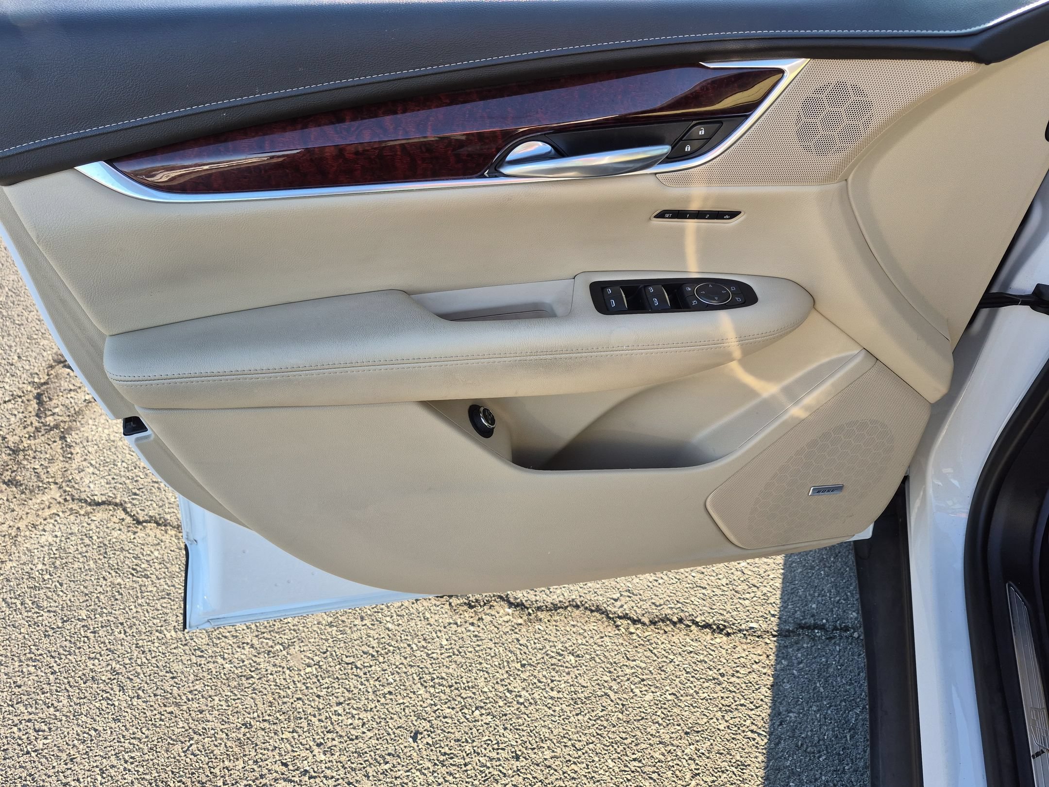 Used 2019 Crystal White Tricoat Cadillac Premium Luxury FWD image 12