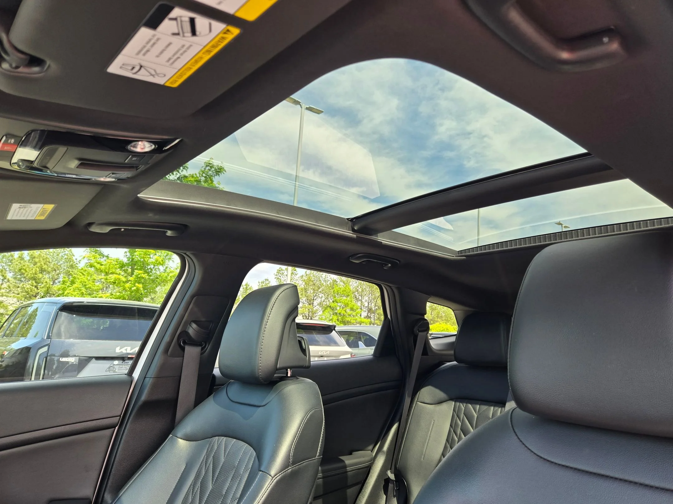 Used 2024 Glacial White Pearl Kia X-Line image 33