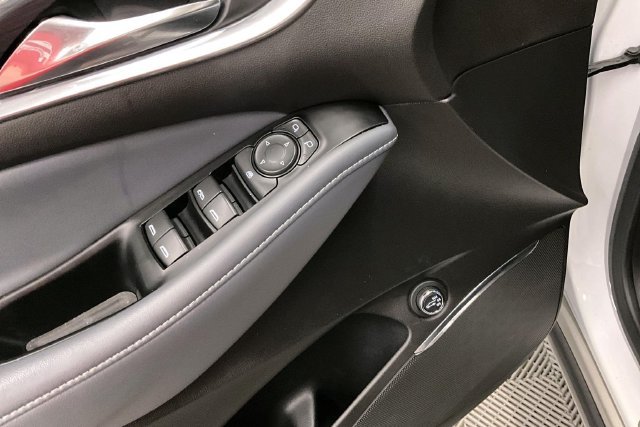 Used 2023 Summit White Buick Essence image 38