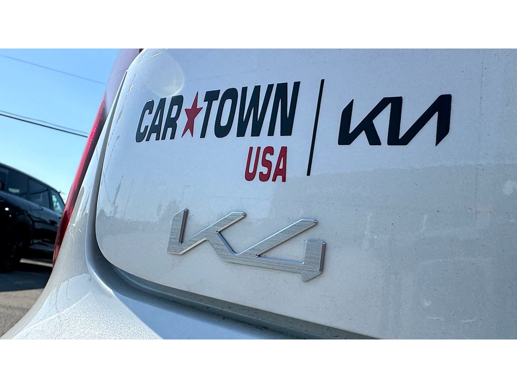 New 2026 Snow White Pearl Kia LXS image 29