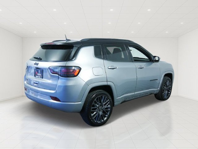 Used 2023 Silver Jeep High Altitude image 7