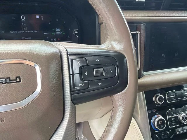 Used 2022 White GMC Denali image 32