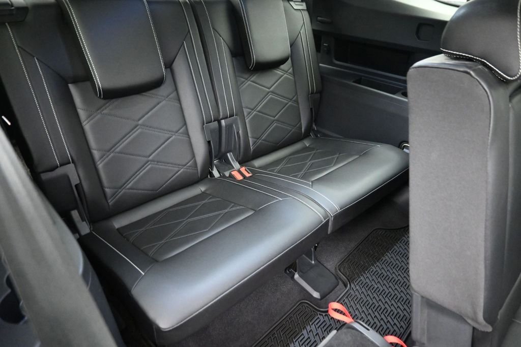 Used 2024 Gray Volkswagen 2.0T SE image 11
