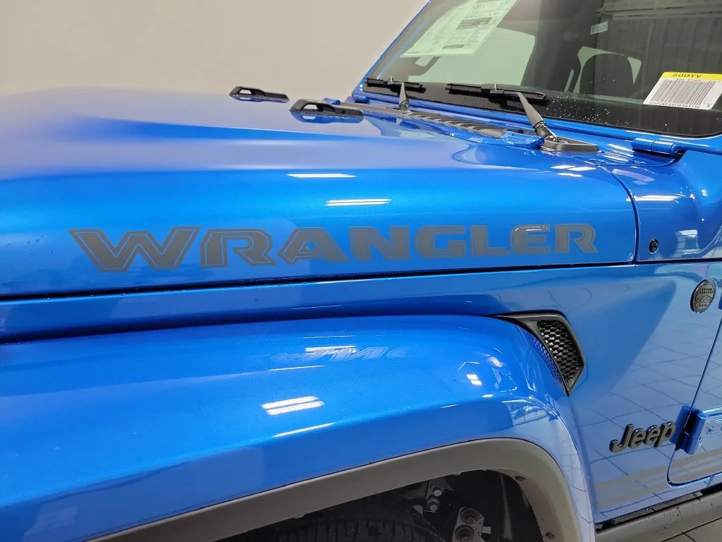 New 2026 Hydro Blue Pearl-Coat Exterior Paint Jeep Sahara image 16