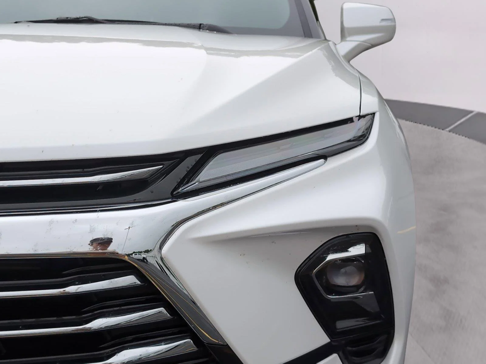 Used 2024 Iridescent Pearl Tricoat Chevrolet Premier image 37