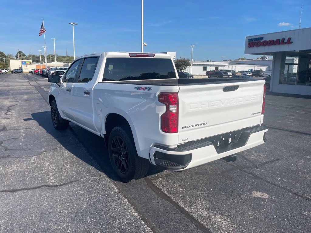 Used 2023 SUMMIT WHITE Chevrolet Custom image 6