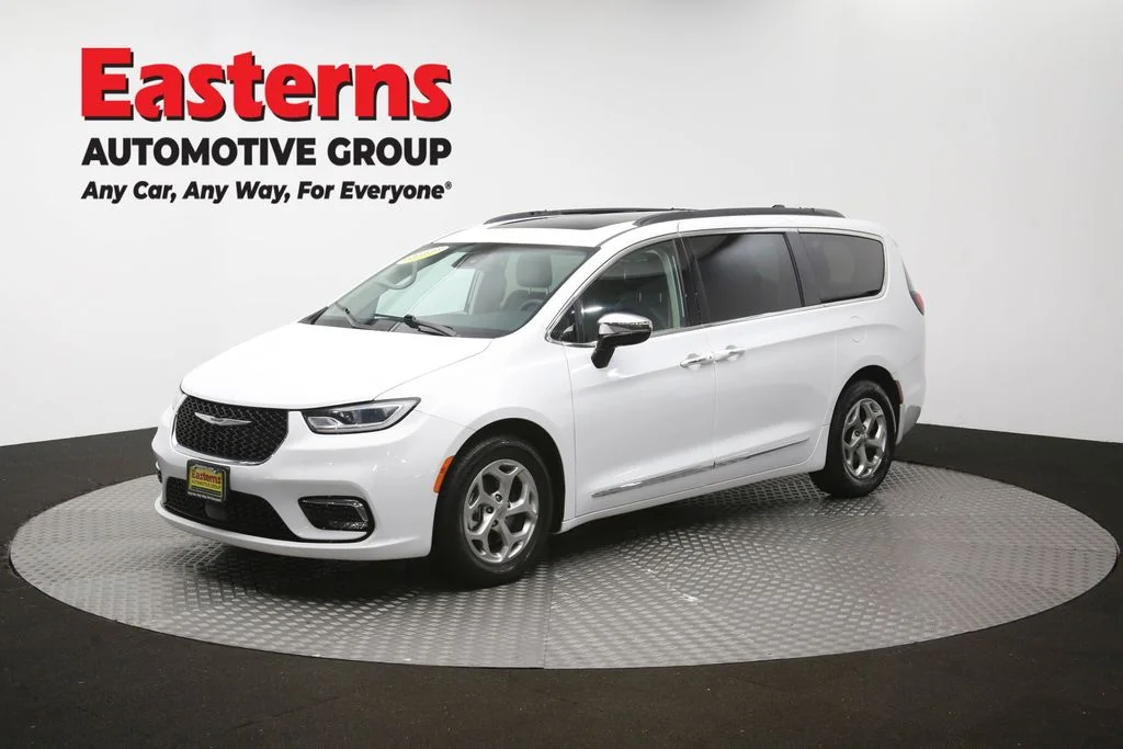 Used 2023 White Chrysler Limited image 59