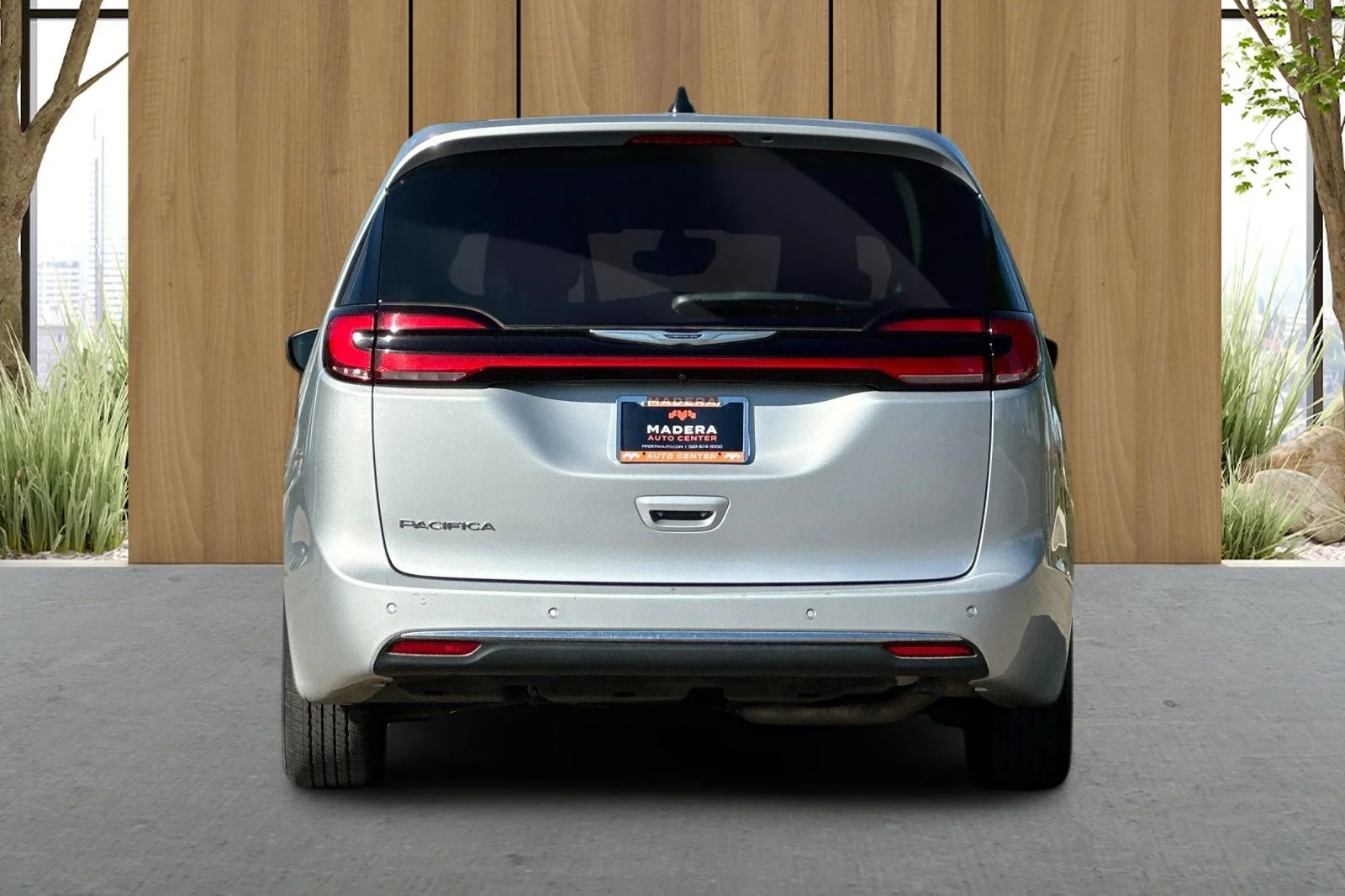 Used 2023 Silver Chrysler Touring L image 5