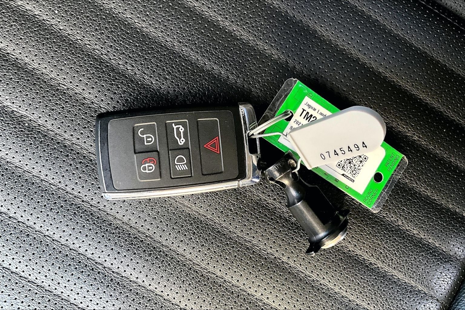Used 2021 White Land Rover S image 9
