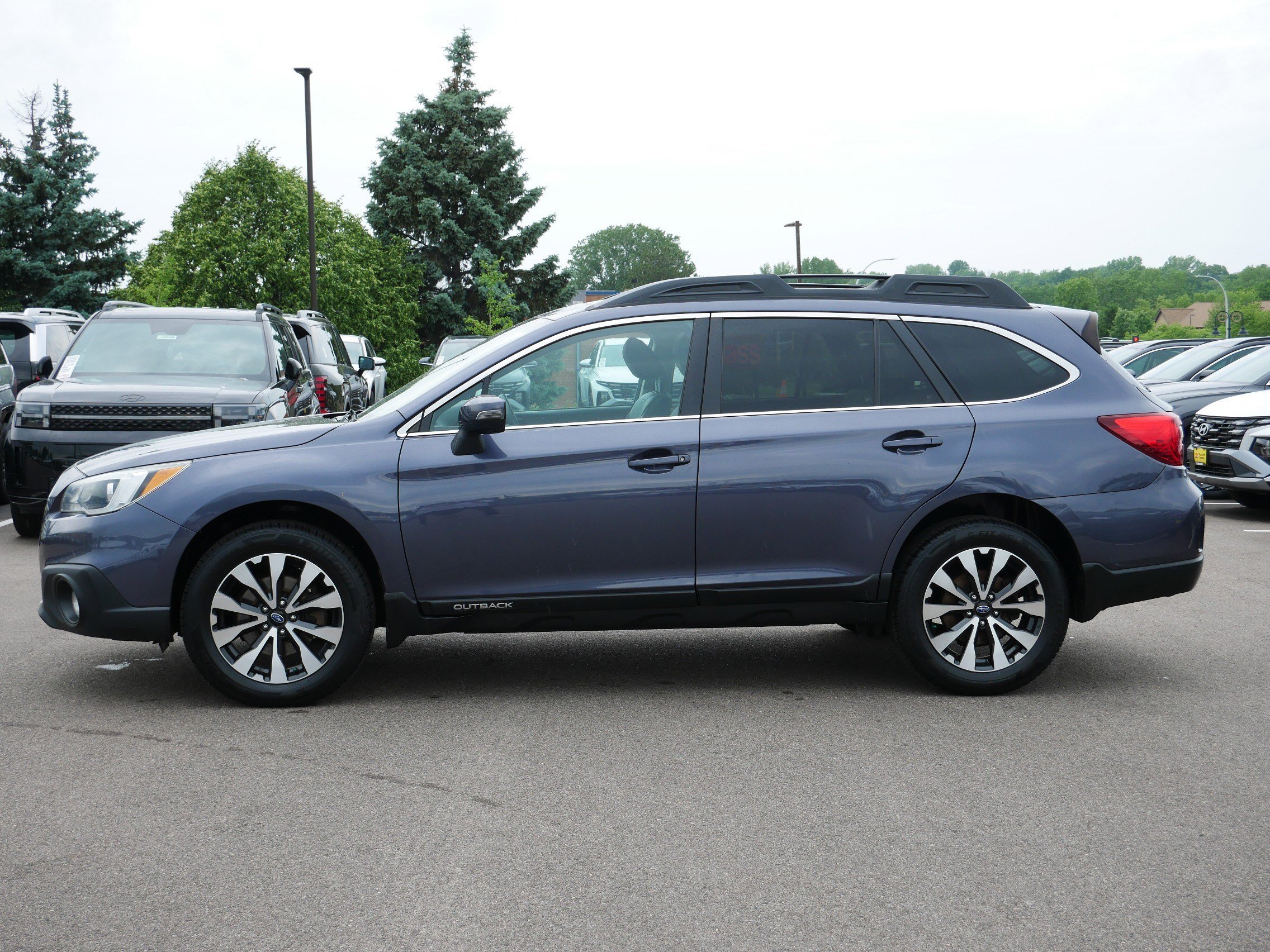 Used 2016 Carbide Gray Metallic Subaru 3.6R Limited image 4