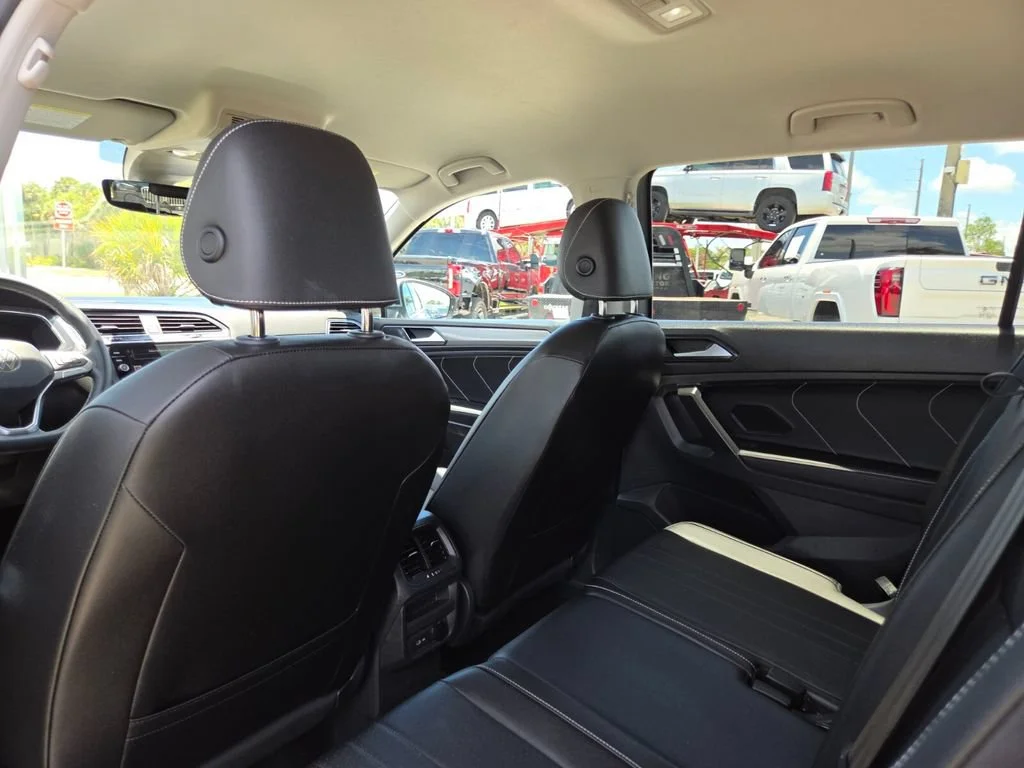 Used 2023 Silver Metallic Volkswagen SE image 26