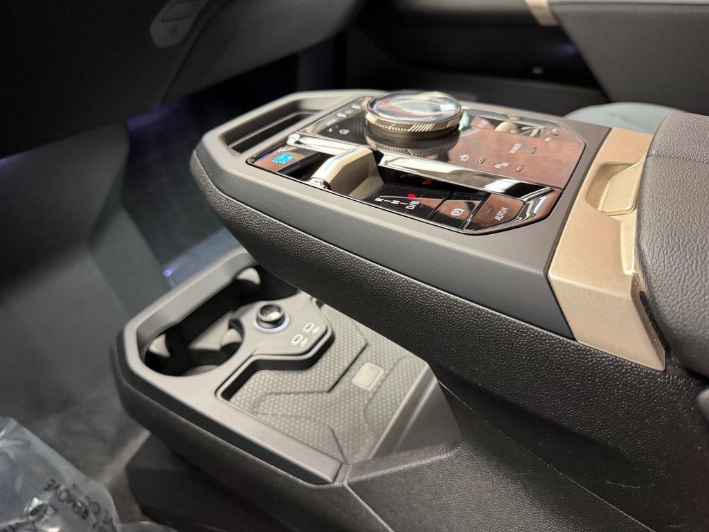 2026 BMW iX 60 - Photo 23