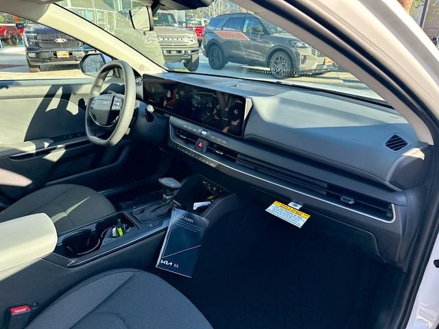 Certified Used 2026 Snow White Pearl Kia LXS image 27