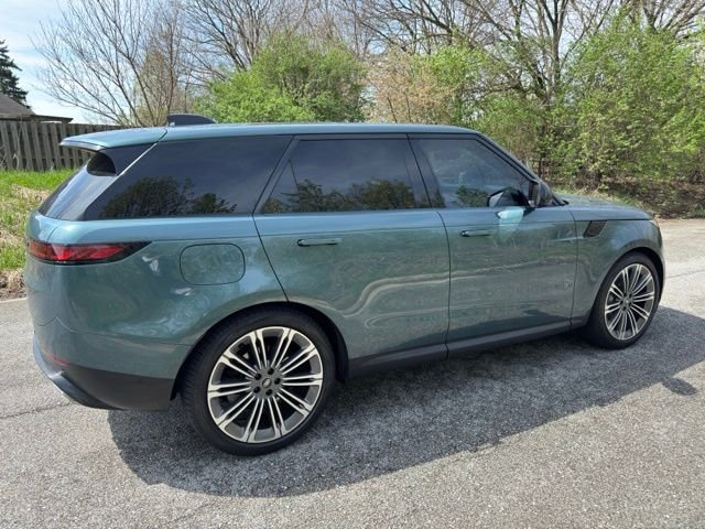 Certified Used 2024 Giola Green Metallic Land Rover SE image 5