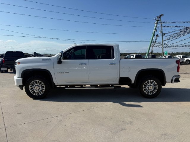 Used 2022 Summit White Chevrolet High Country image 2