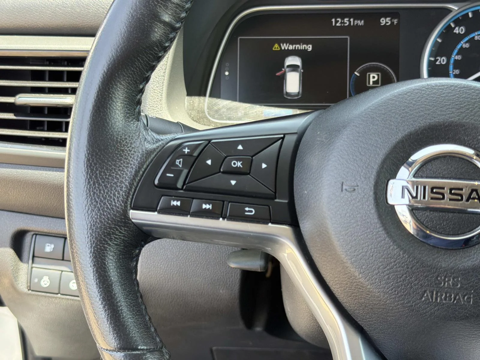 Used 2021 PEARL WHITE Nissan SV PLUS HATCHBACK image 9