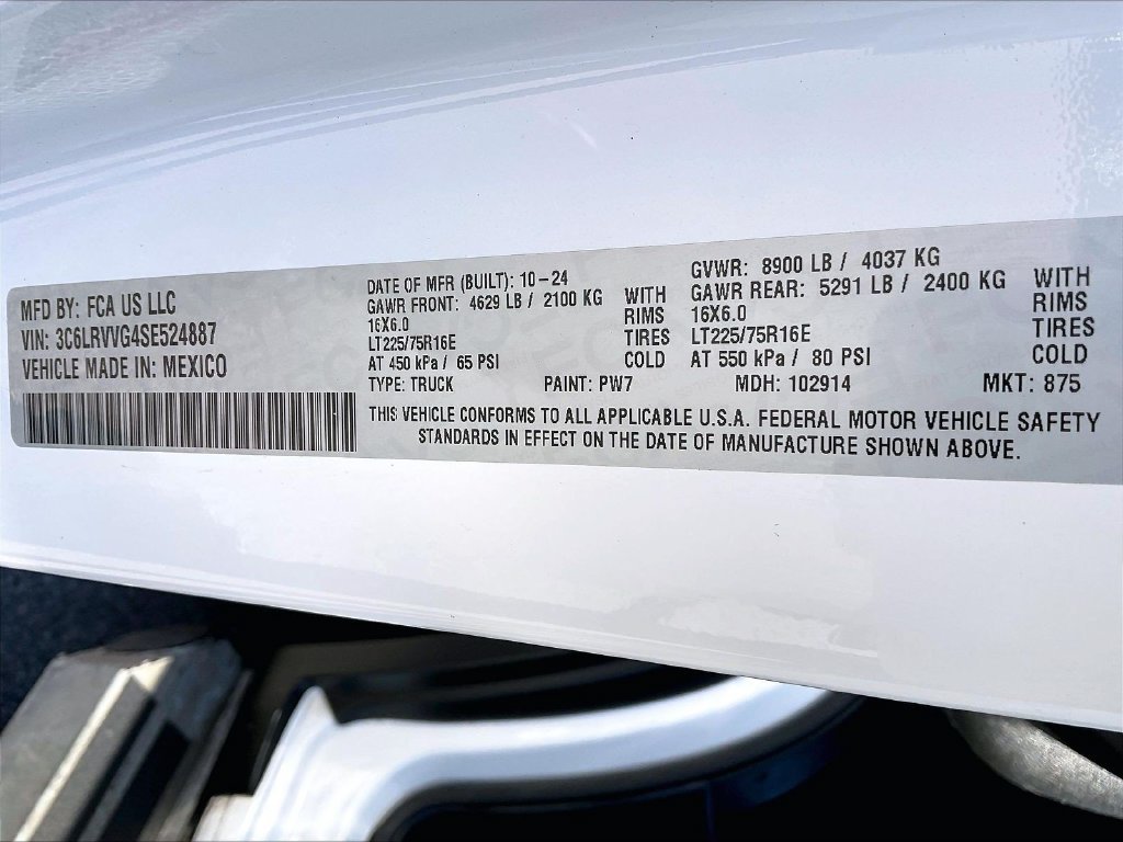 Used 2025 White Ram Base image 34