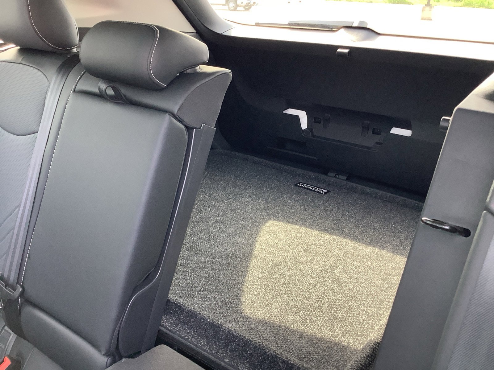 New 2026 DEEP BLACK Volkswagen SE image 23
