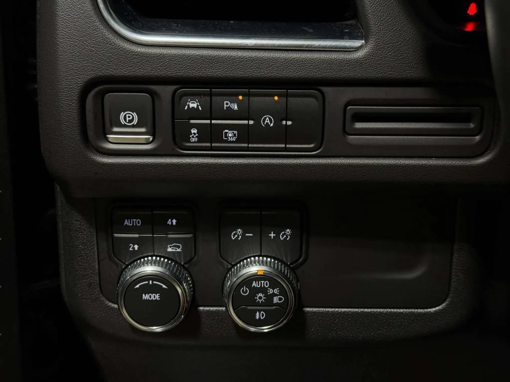 2024 GMC Yukon XL SLT - Photo 17