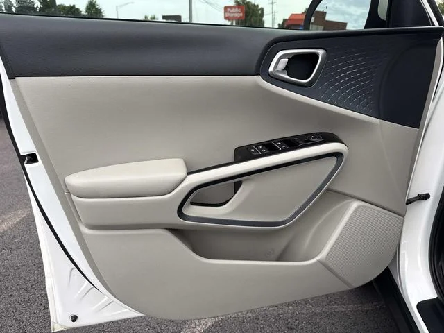 Used 2022 White Kia EX image 26