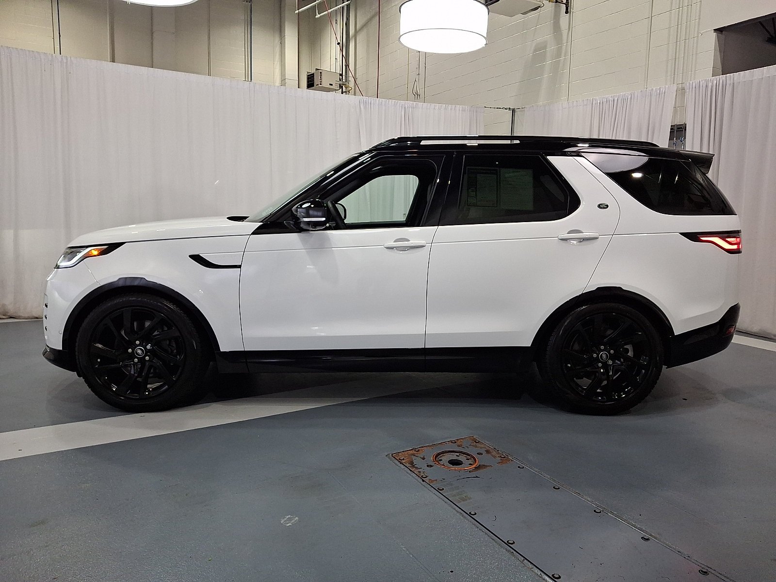 Certified Used 2025 Fuji White Land Rover  image 7