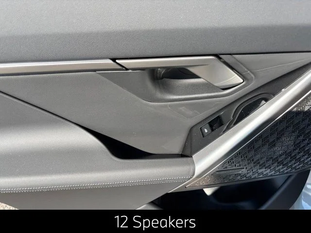Used 2026 Gray BMW 550e xDrive image 17