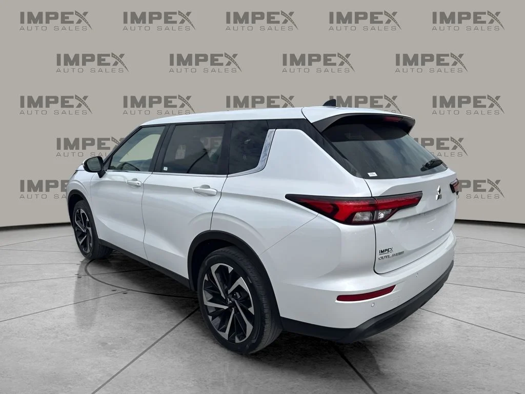 Used 2022 White Mitsubishi ES image 3
