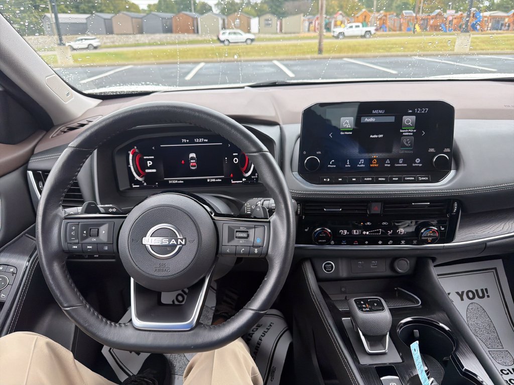 Used 2023 White Nissan Platinum image 17